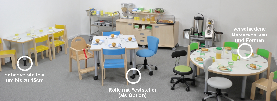 Höhenverstellbare Tische ohne Zarge im Speiseraum, mit Beschriftung