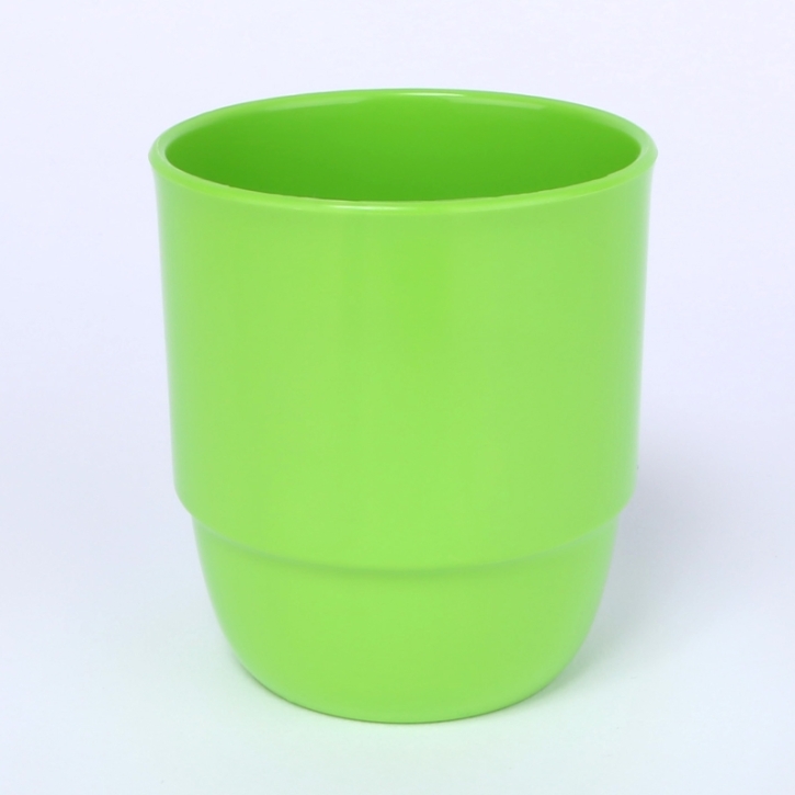 Trinkbecher 0,25 Liter, ohne Henkel; Ø 7,5 cm; Höhe 8,3 cm Grasgrün