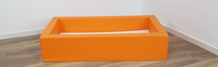 Stapelbares Schaumstoffbettchen "Minis" (= ohne seitliche Aussparung), Liegefläche 50x100 cm (Ausführung wählen)