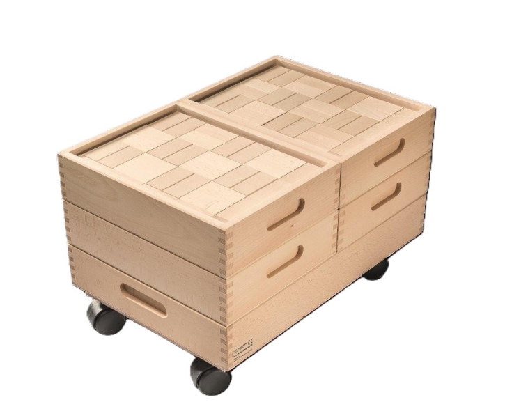 Fröbelbausteine im Bauwagen mit Rollen, 588-teilig, natur, 50 x 33,5 x 34 cm