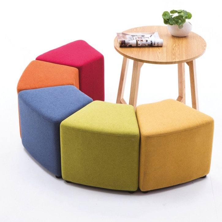 Sitzgruppe Regenbogen, bestehend aus 5 Hockern