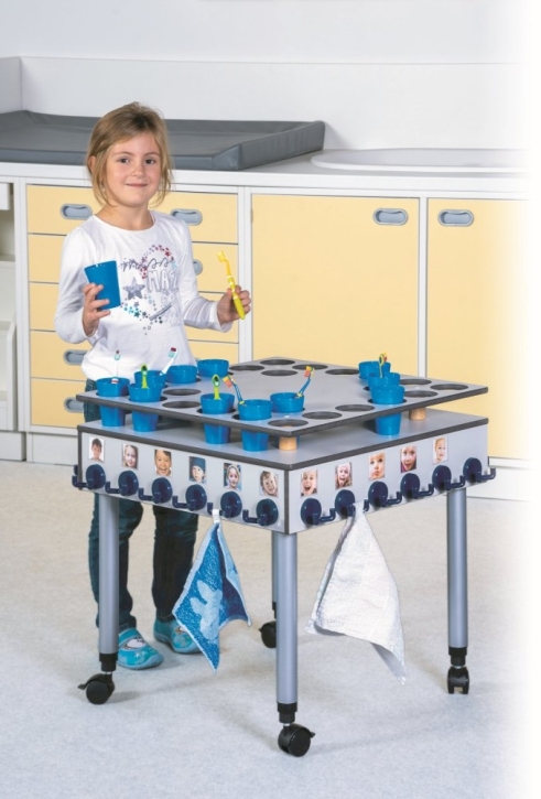 Zahnputzbecherwagen für 24 Kinder, B/H/T 60 x 60/75 x 60 cm