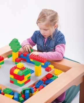 Spieltisch für Lego und Duplo mit 4 bunten Hockern
