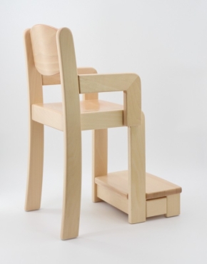 Krippenstuhl mit integrierter Fußbank für Tischhöhe 58 / 59 cm, simulierte Sitzhöhe 26 cm, Kunststoffgleiter