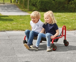 VIKING CHALLENGE Sofa Surfer - Sitz-Laufrad für zwei Kinder VIKING CHALLENGE Sofa Surfer - Sitz-Laufrad für zwei Kinder