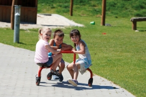 VIKING CHALLENGE Circle Bike - fahrbares Karussell für 3 Kinder VIKING CHALLENGE Circle Bike - fahrbares Karussell für 3 Kinder