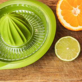Zitrus- und Orangenpresse LIMETTA, 350 ml, in 5 Farben