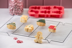 Silikon-Mini-Kuchenform mit 6 Weihnachtsmotiven, L/B/H 258 x 167 x 32 mm