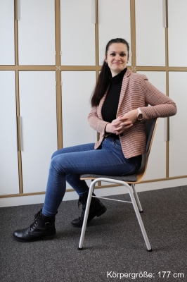 Stuhl 14, mit Sitz- und Rückenpolster